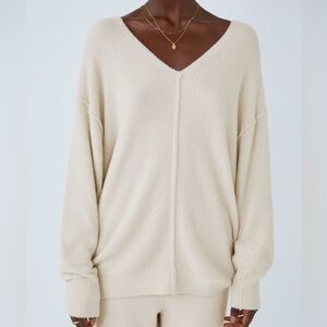 Aritzia Wilfred Free Hush Knit V Neck Sweater